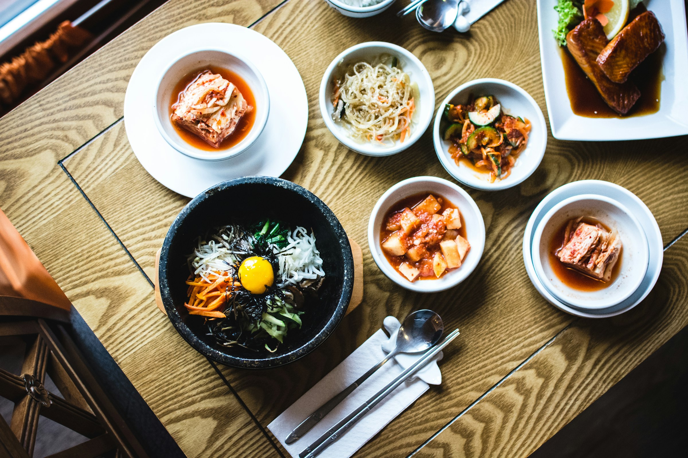 Makgeolli Beer Food Pairing: What to Eat with Korea’s Milky Rice Brew